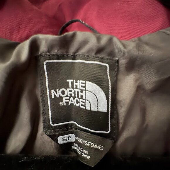 The North Face Burgundy Hyvent hooded Vented Rain snow jacket- SMALL - Picture 2 of 6